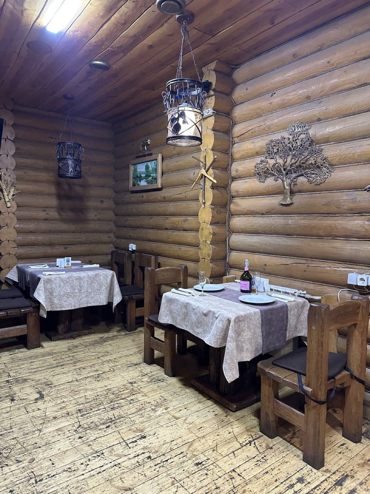 Столики у залі «Жар-Птиці»