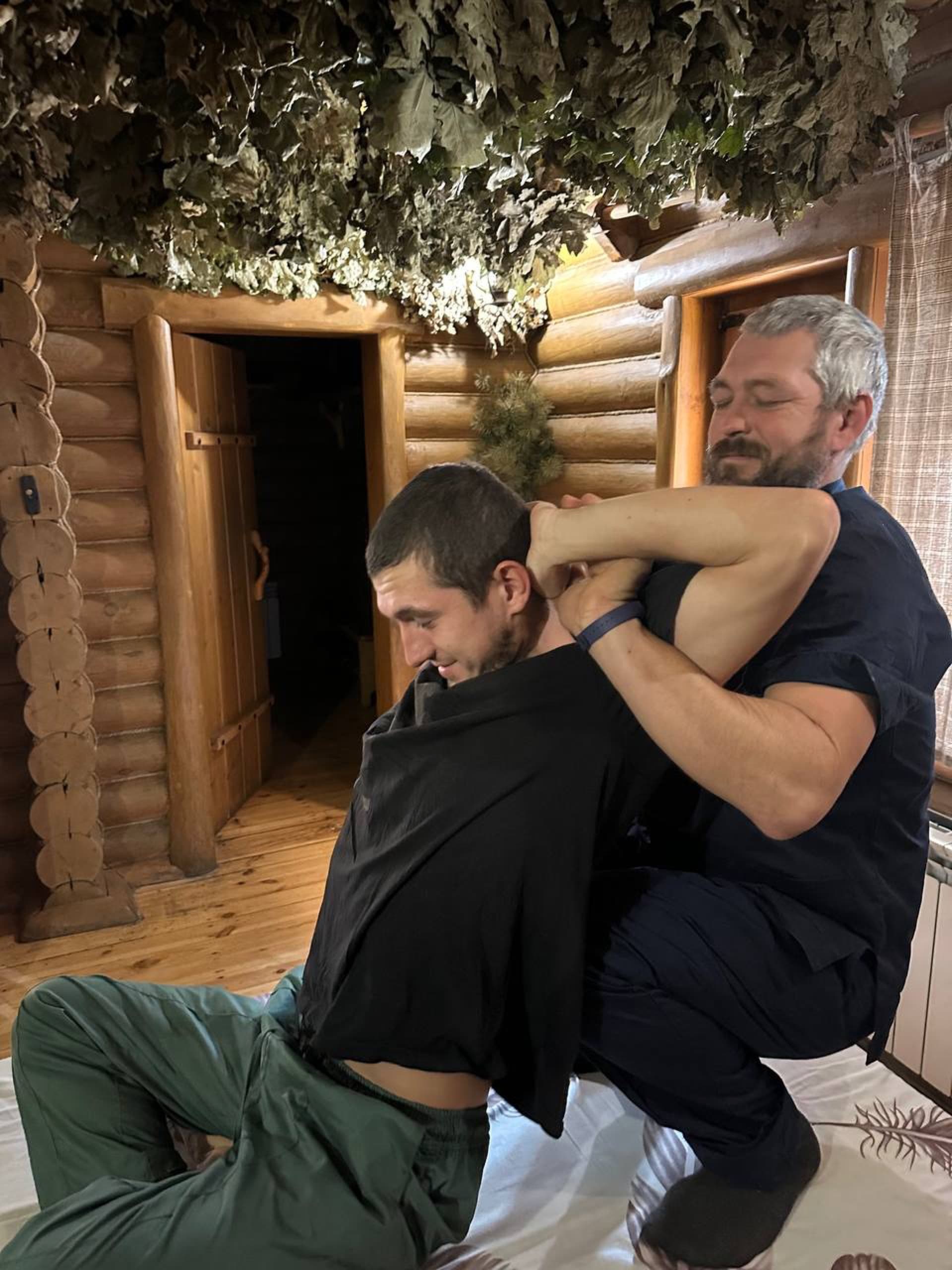Тайський масаж — розтягнення в лазні